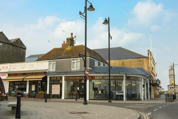 Makcari's Coffee Lounge & Ice Cream Parlour