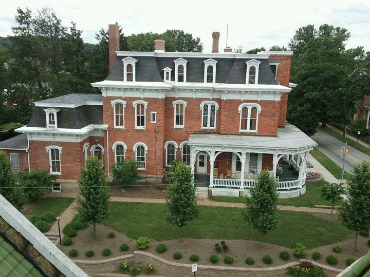 Heritage House Suites