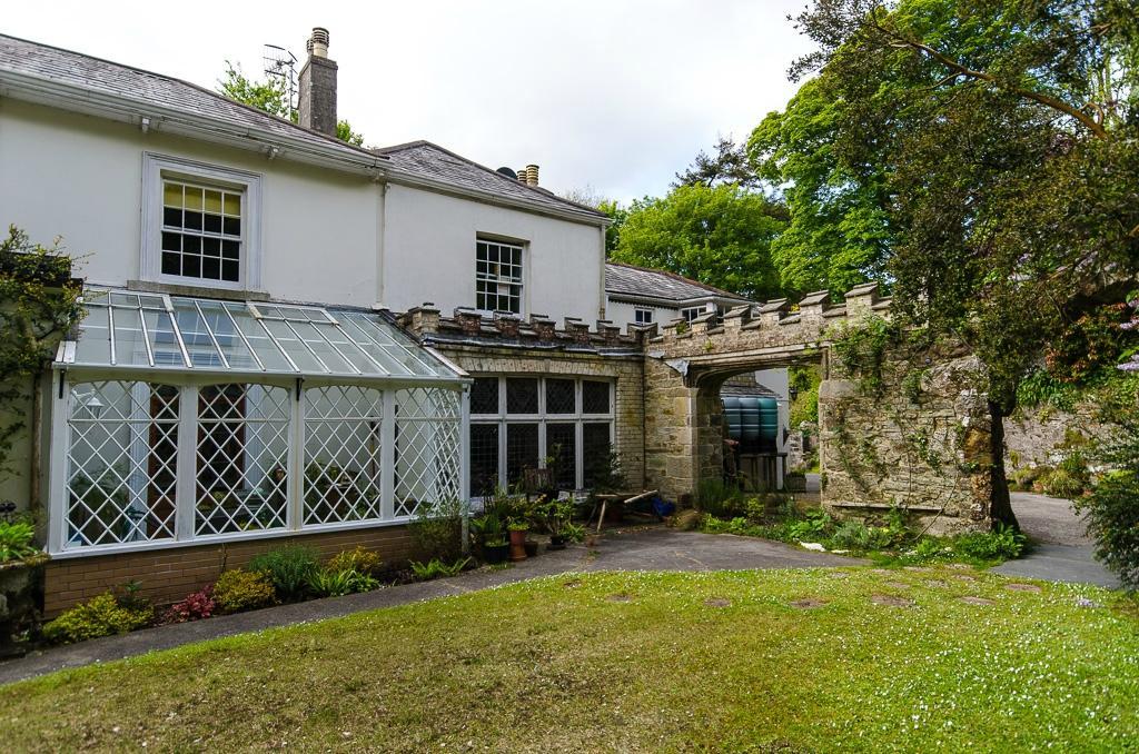 Bedknobs Bed and Breakfast