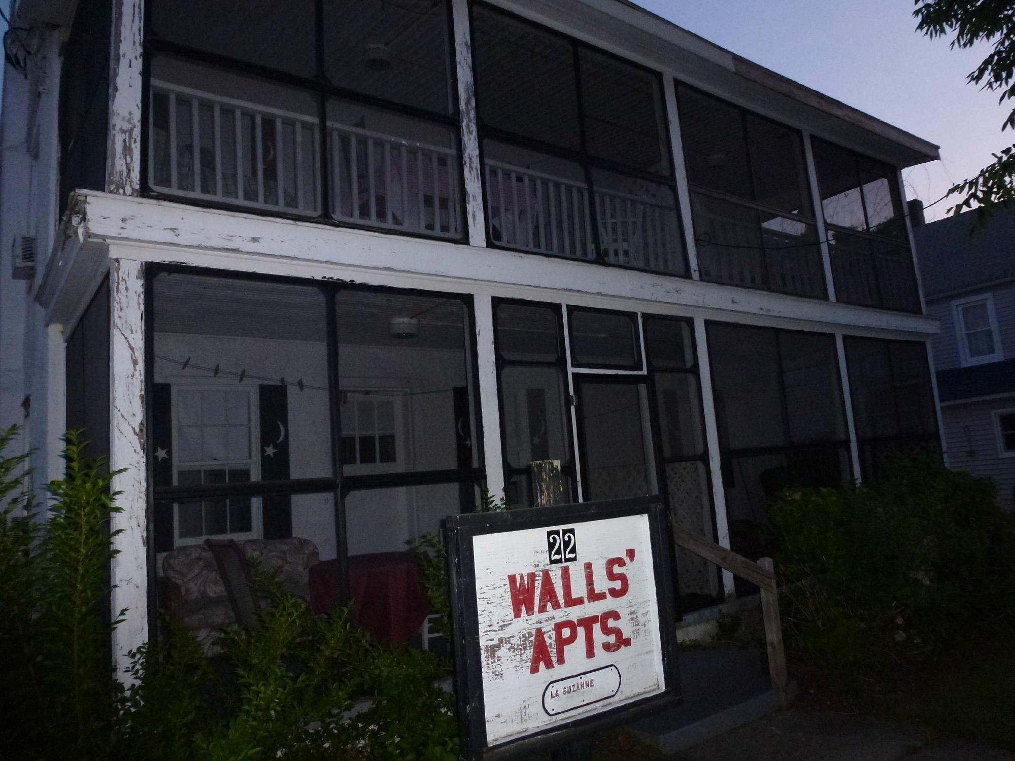 Walls Apartments