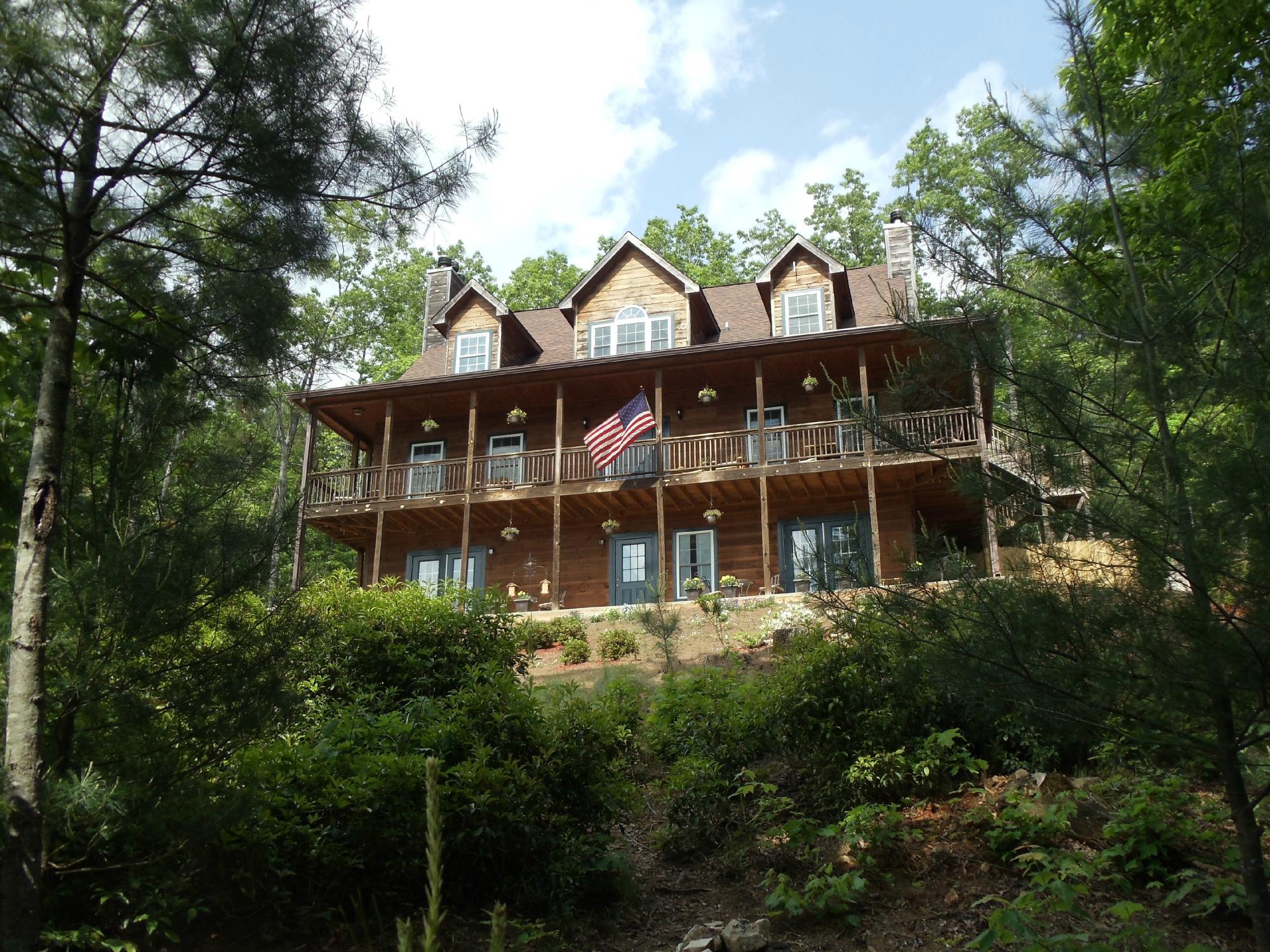 Long Mountain Lodge Bed & Breakfast