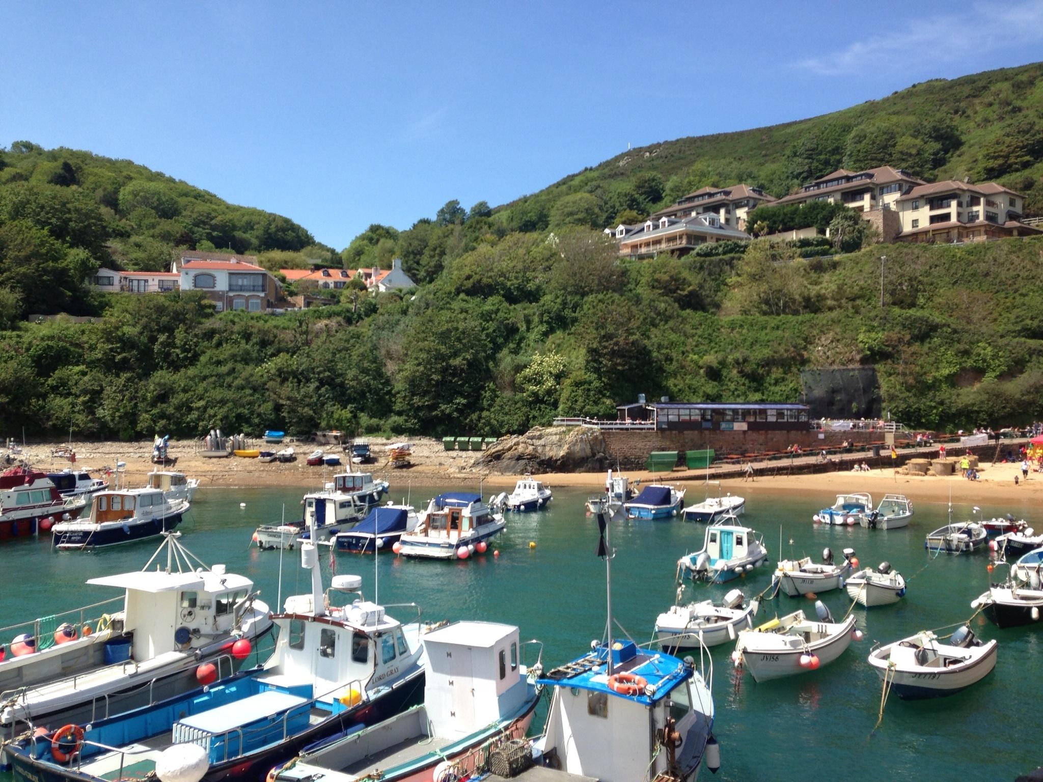 Bonne Nuit Beach Cafe