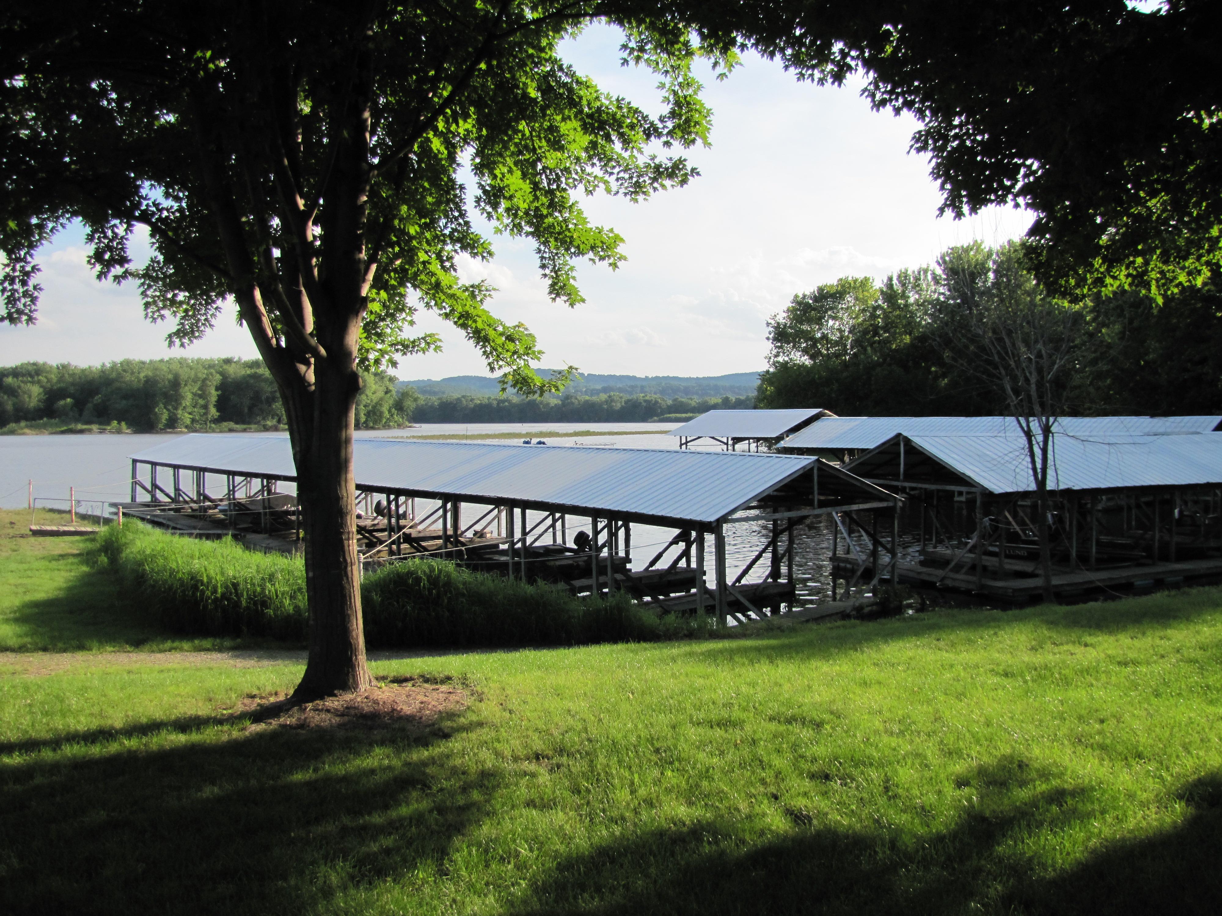 Eagle's Roost Resort & Motel