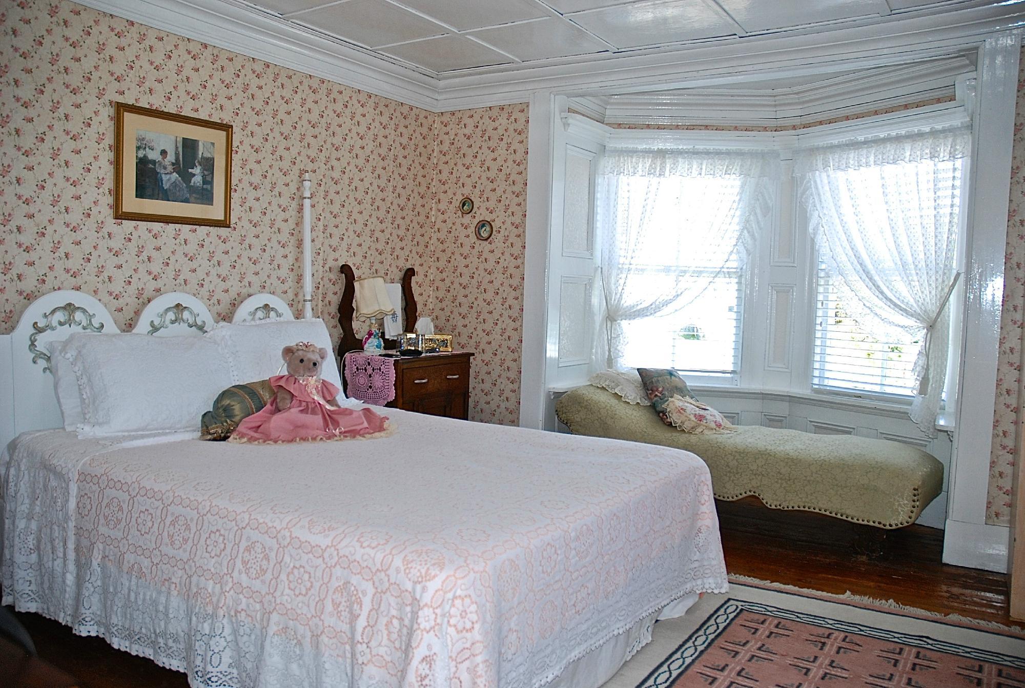 Aunt Edna's Boarding House B&B