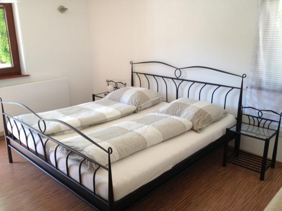 Gastehaus uber dem See