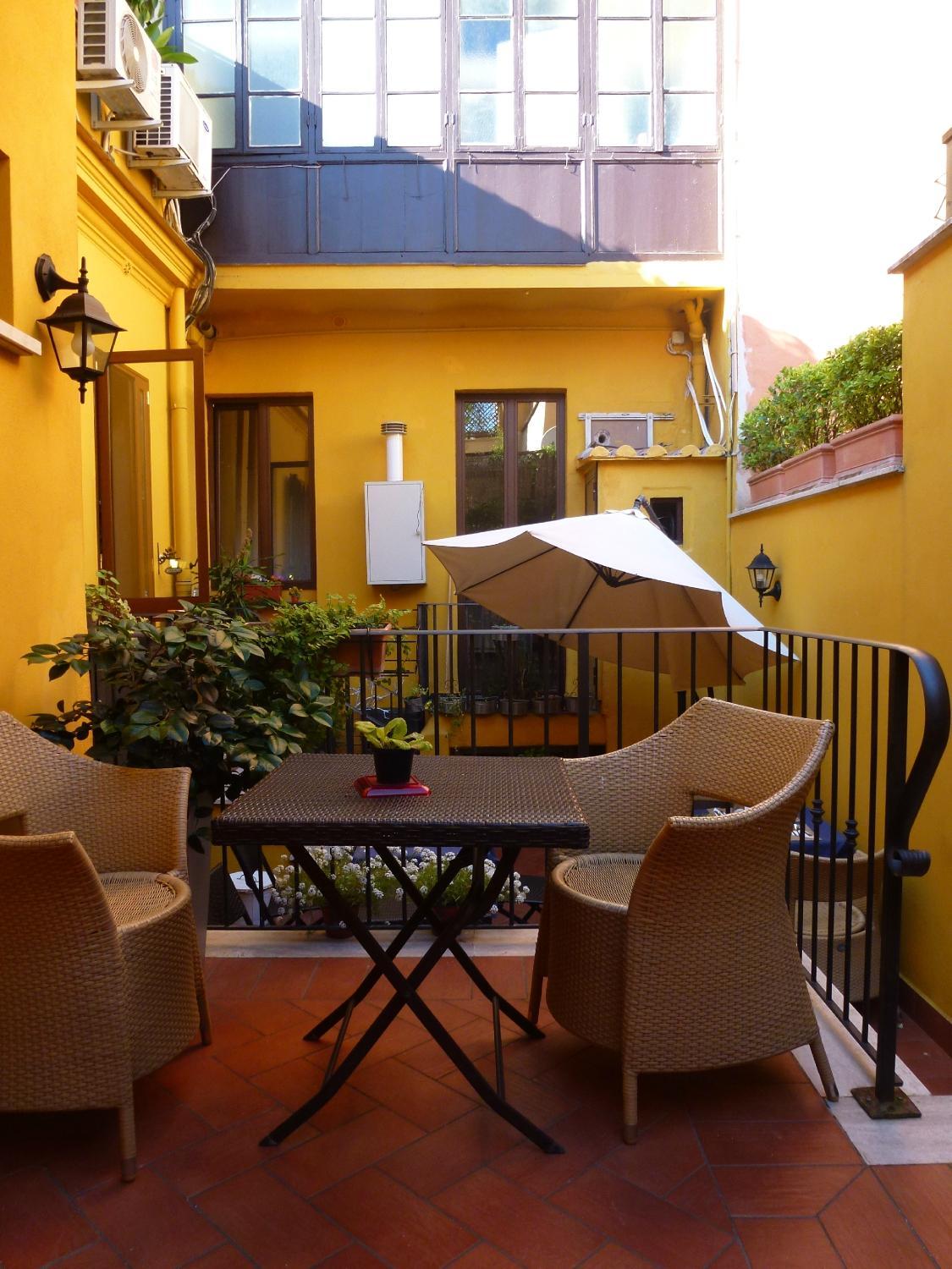 Eats & Sheets Colosseo