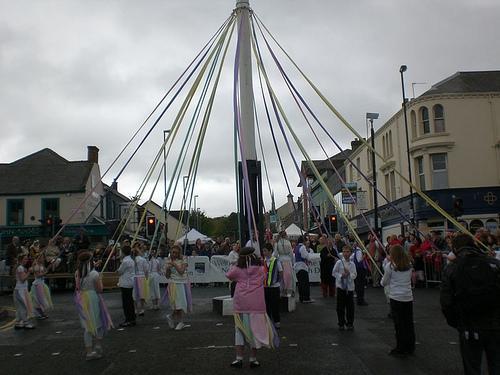 Holywood Maypole