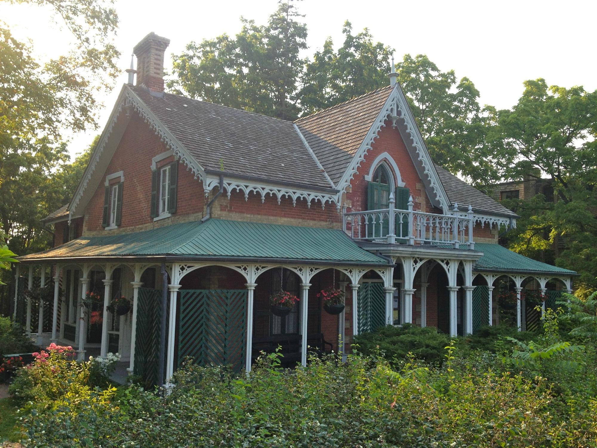 Aurora Historical Society & Hillary House