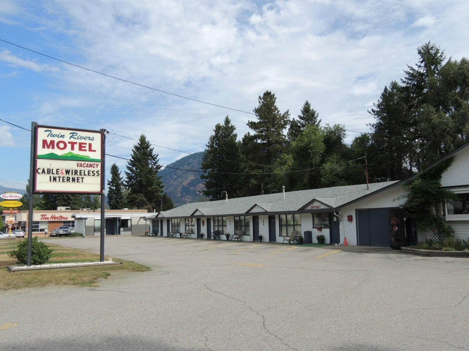 Twin Rivers Motel & RV Park