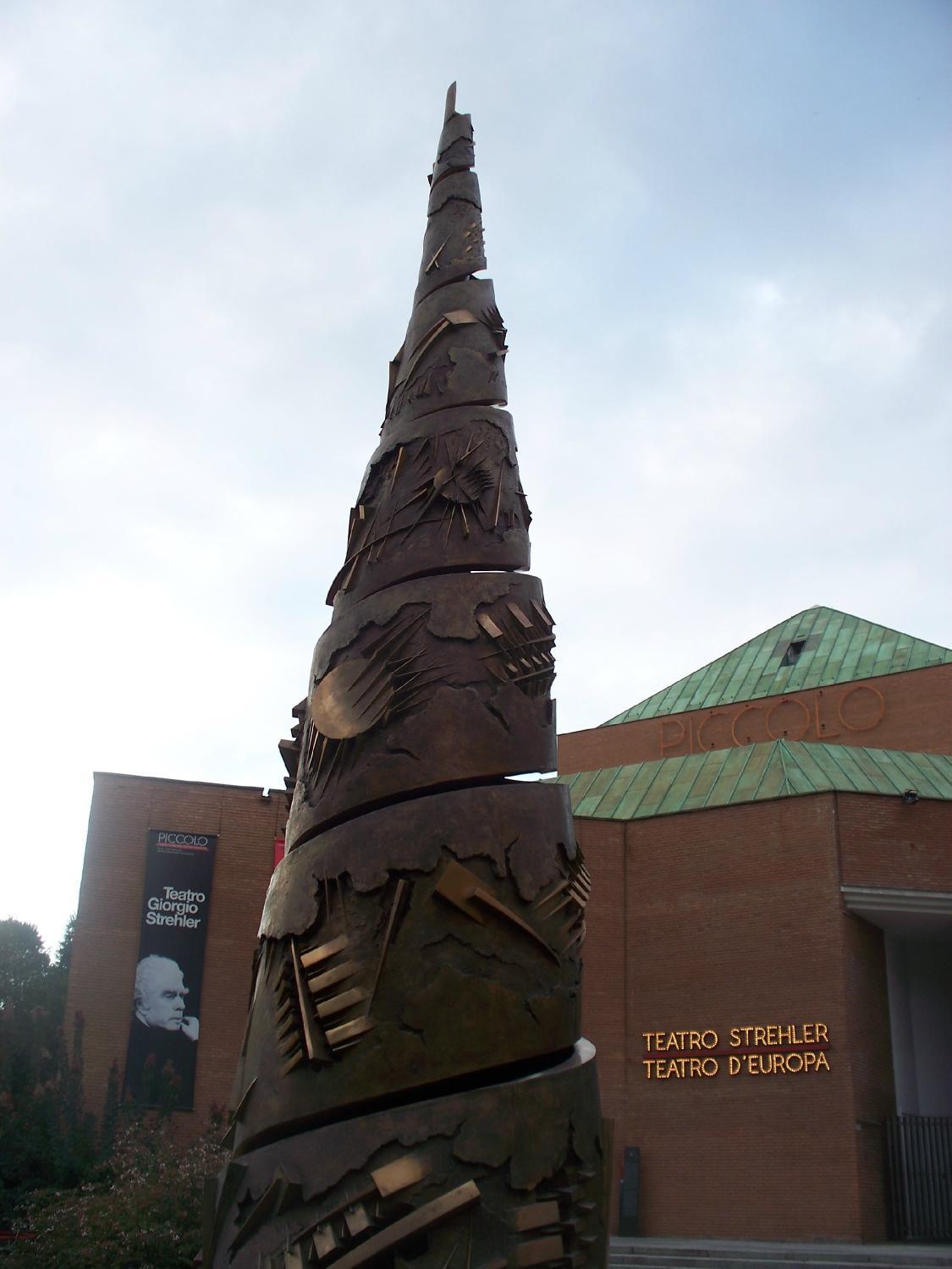 Torre a spirale di Arnaldo Pomodoro