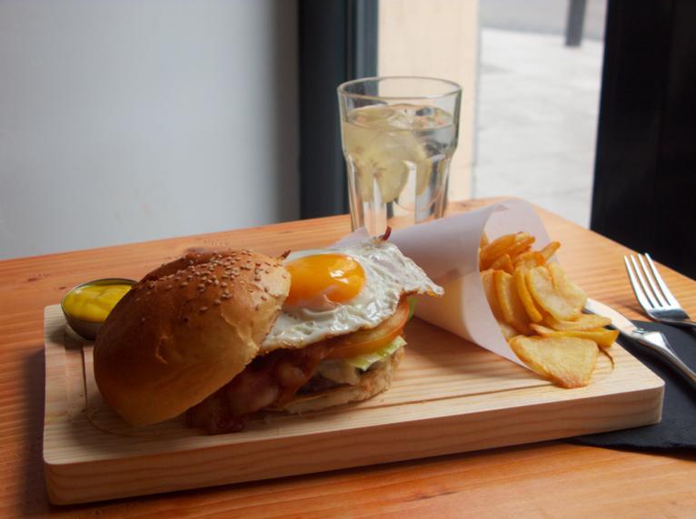 Alma Cafe bar bistro