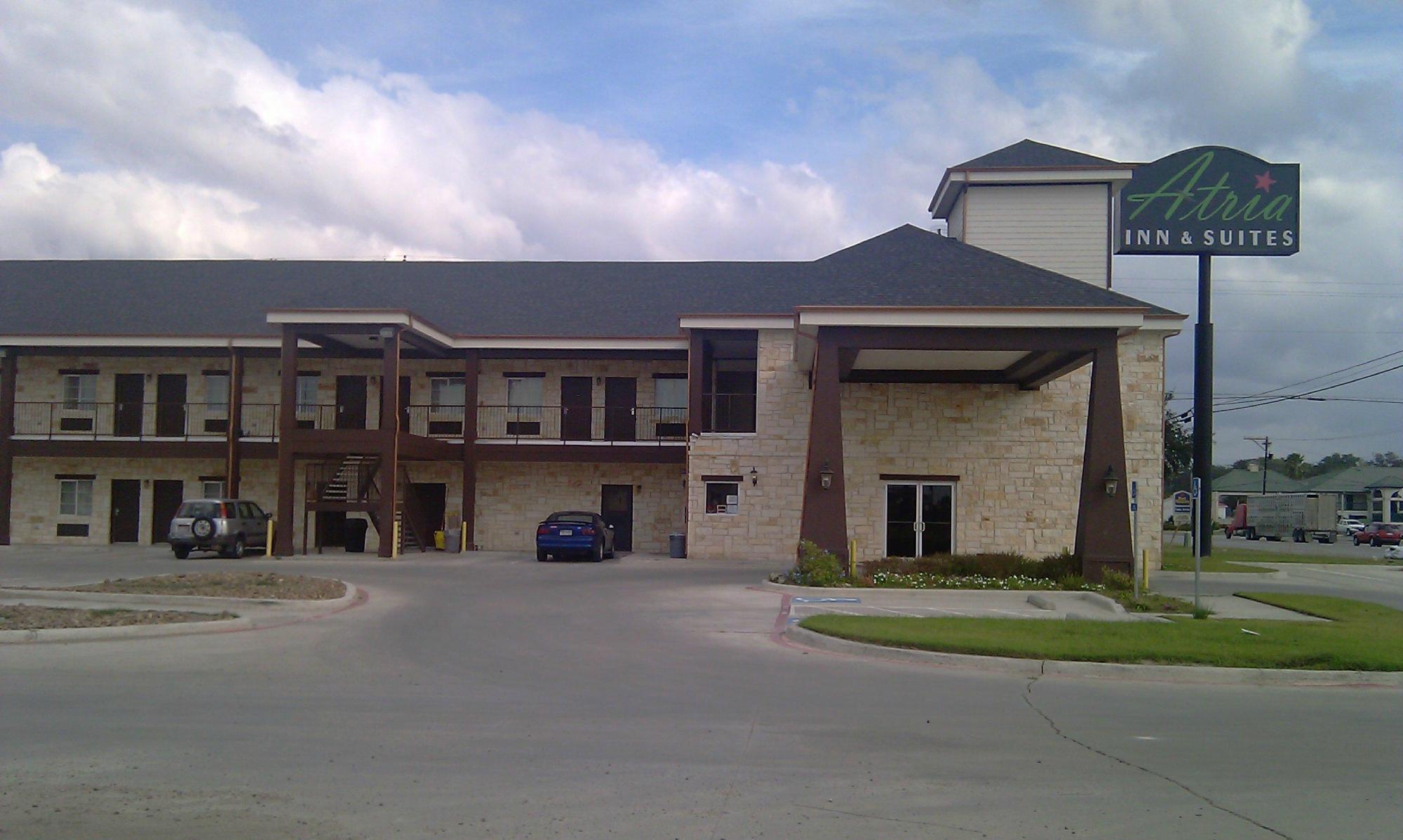 Three Rivers Inn & Suites