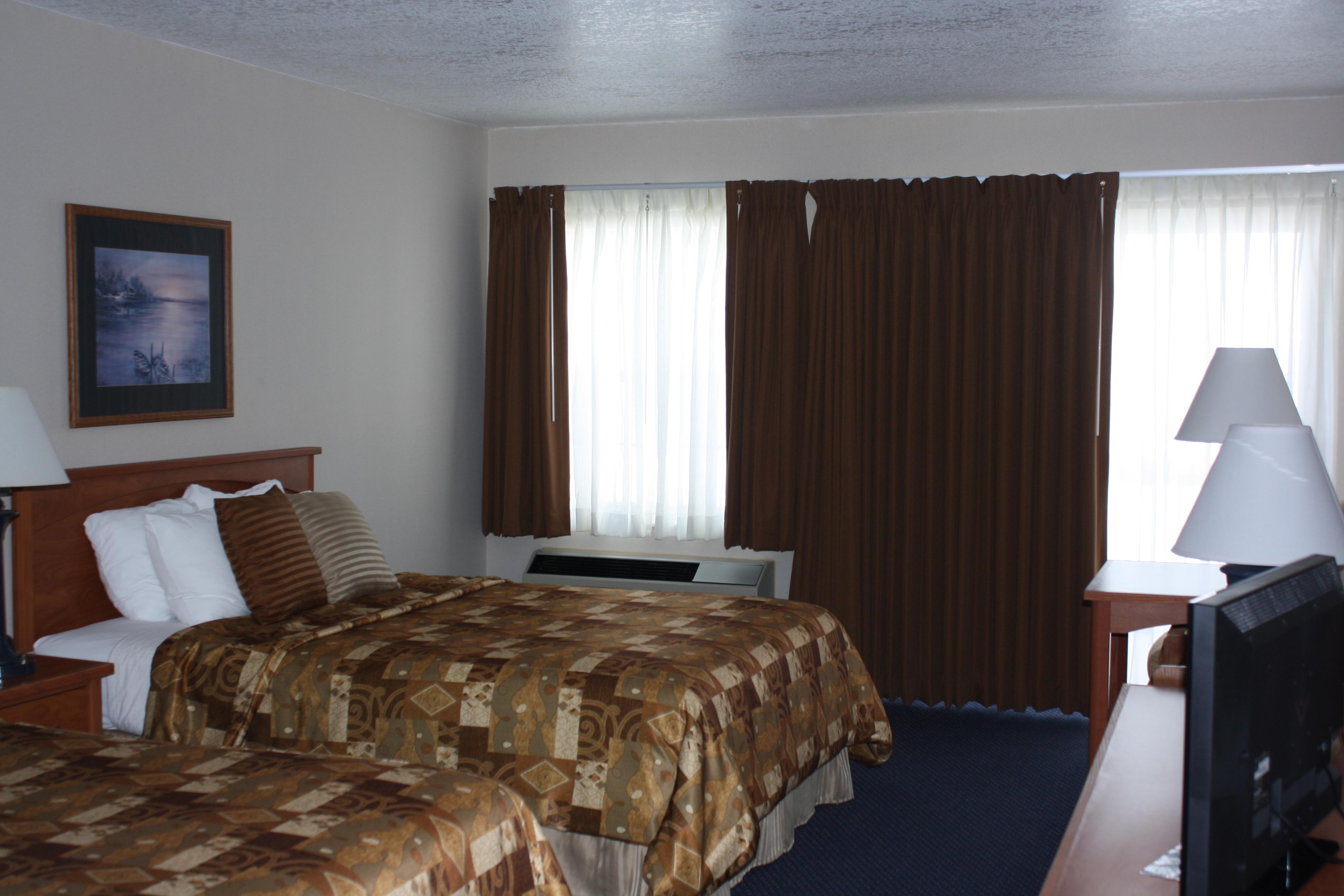 Magnuson Grand Hotel Lakefront Paradise