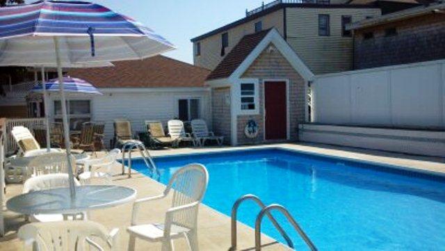 Beach Villa Motel & Cottages