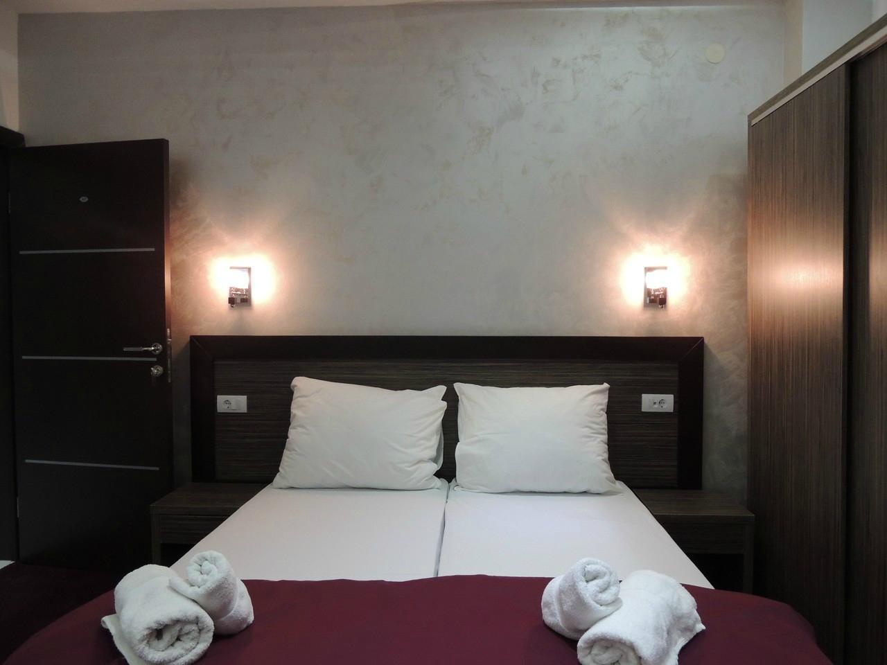 Garni Hotel Side One Design