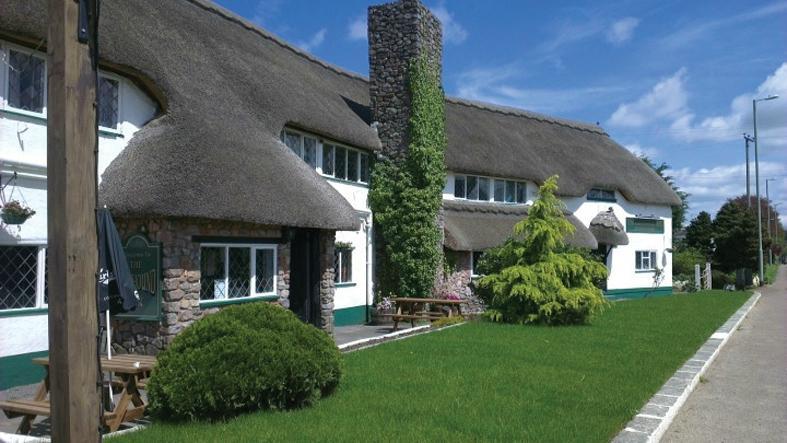 Greyhound Country Inn