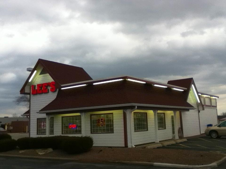 Lee's Famous Recipe Chicken