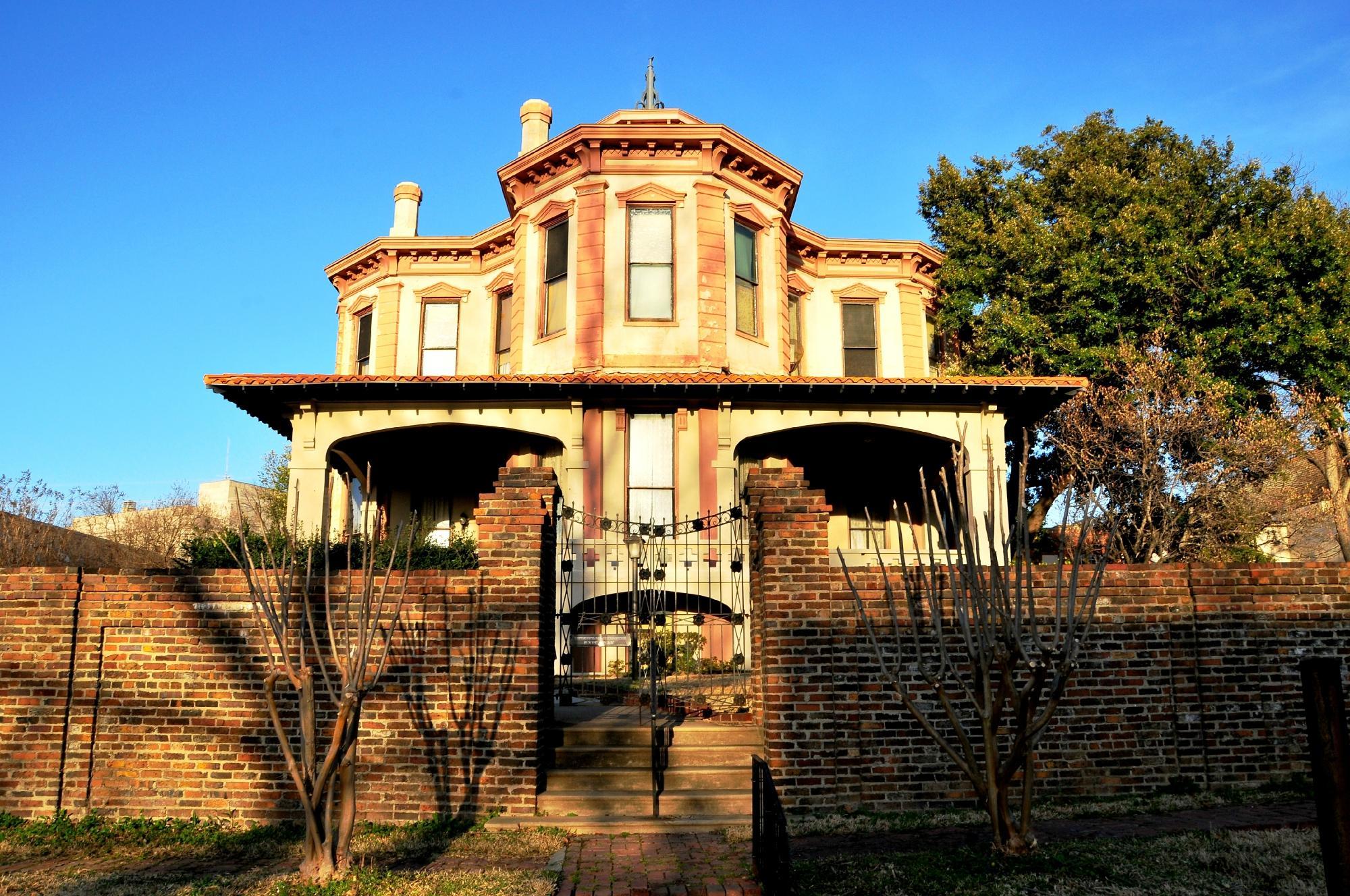 Ace Of Clubs House