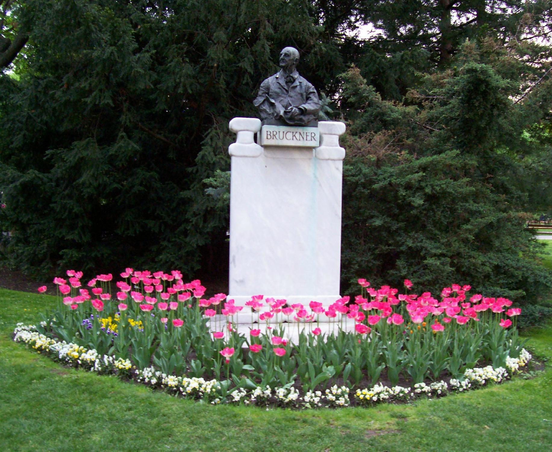 Bruckner Statue