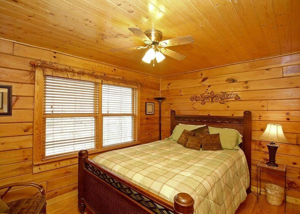 Four Seasons Cottages & Cabins