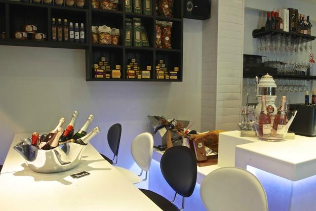 La Santa Bar and Delicatessen