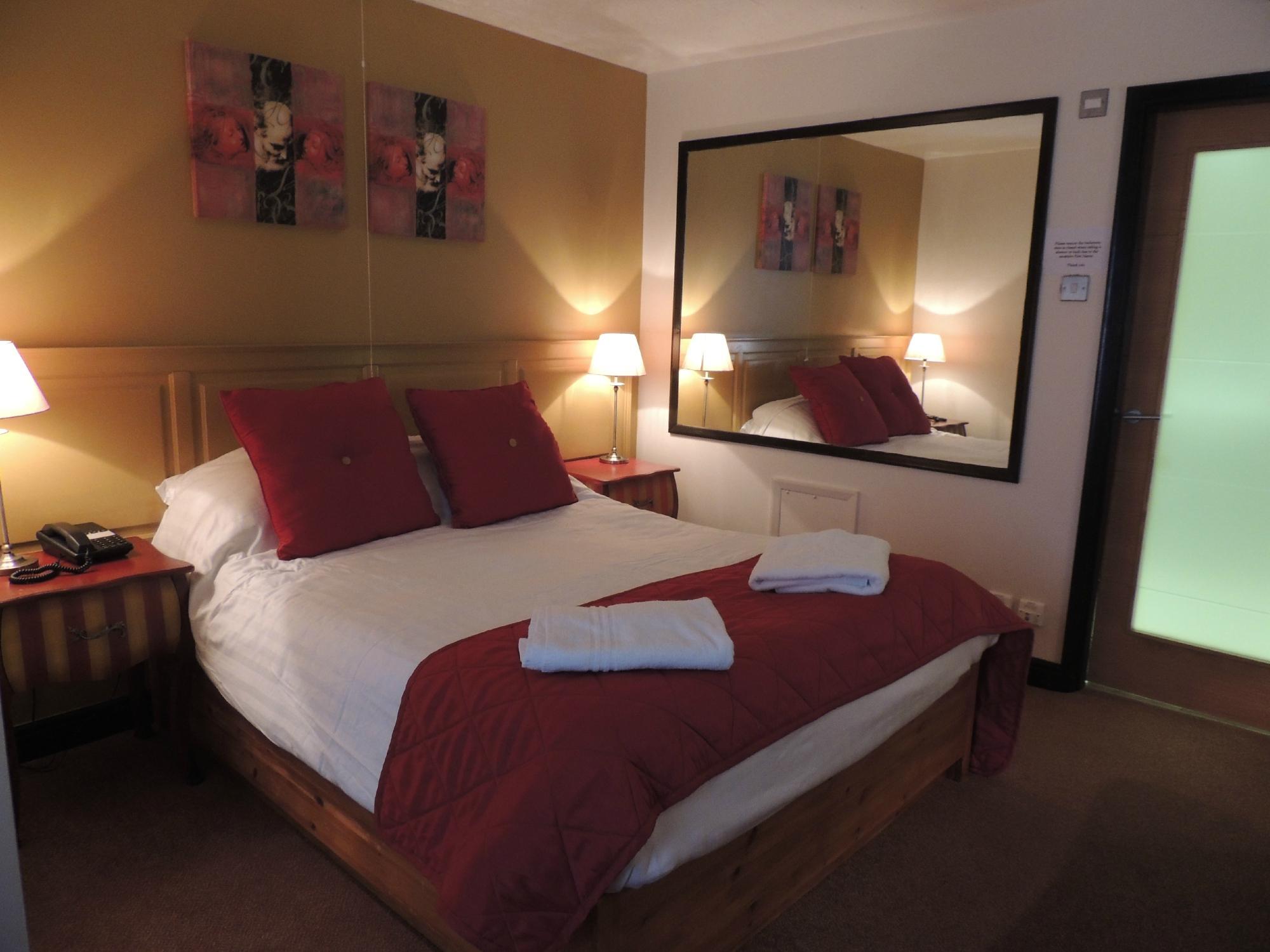 Guy's Thatched Hamlet