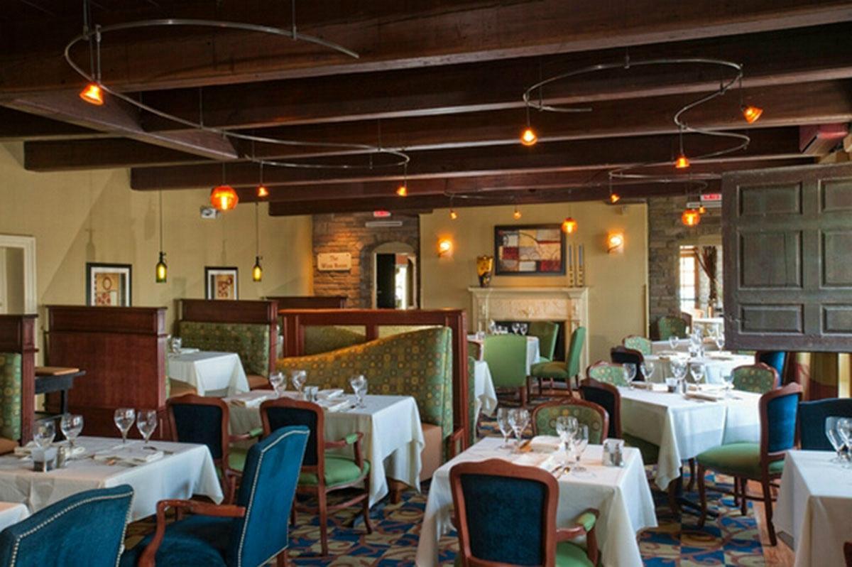 The Lounge at Glen Sanders Mansion