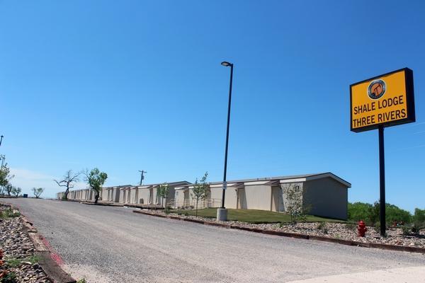 Shale Lodge Three Rivers