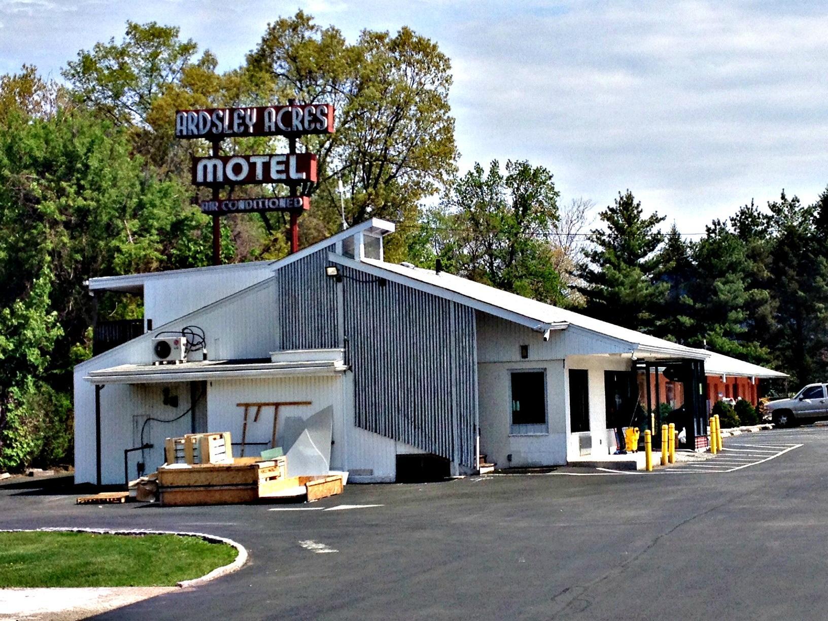 Ardsley Acres Hotel Court