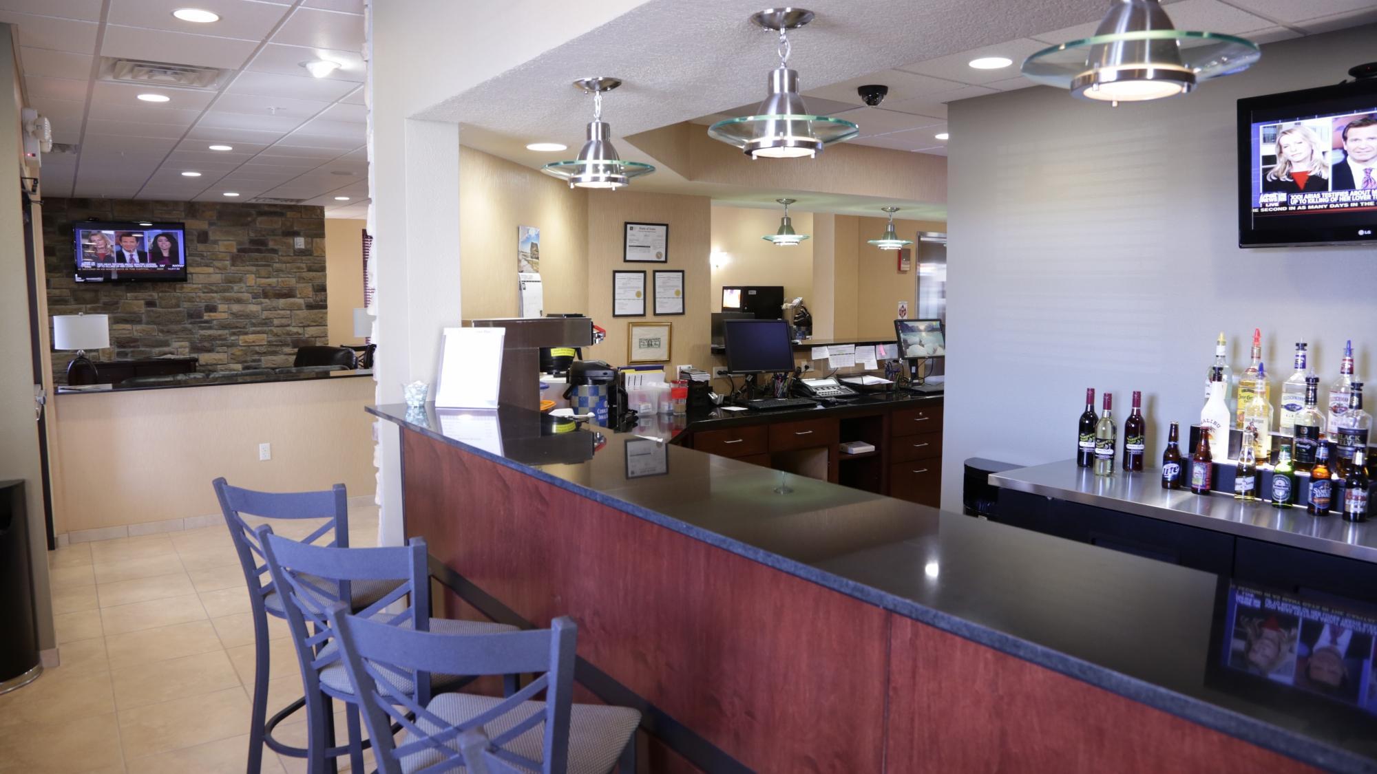 Cobblestone Inn & Suites - Marquette