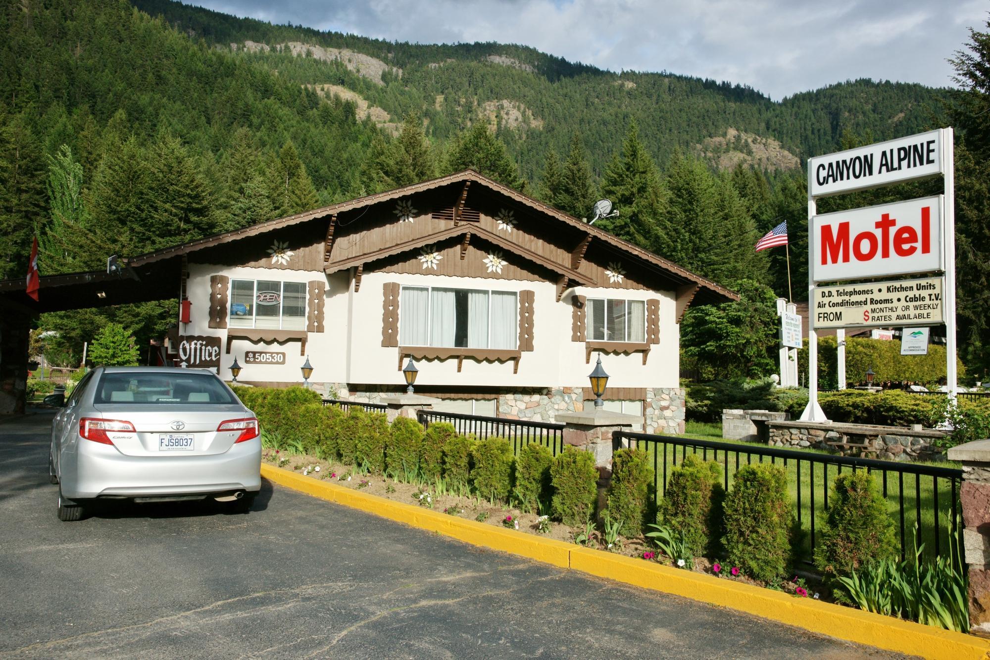 Canyon Alpine Motel