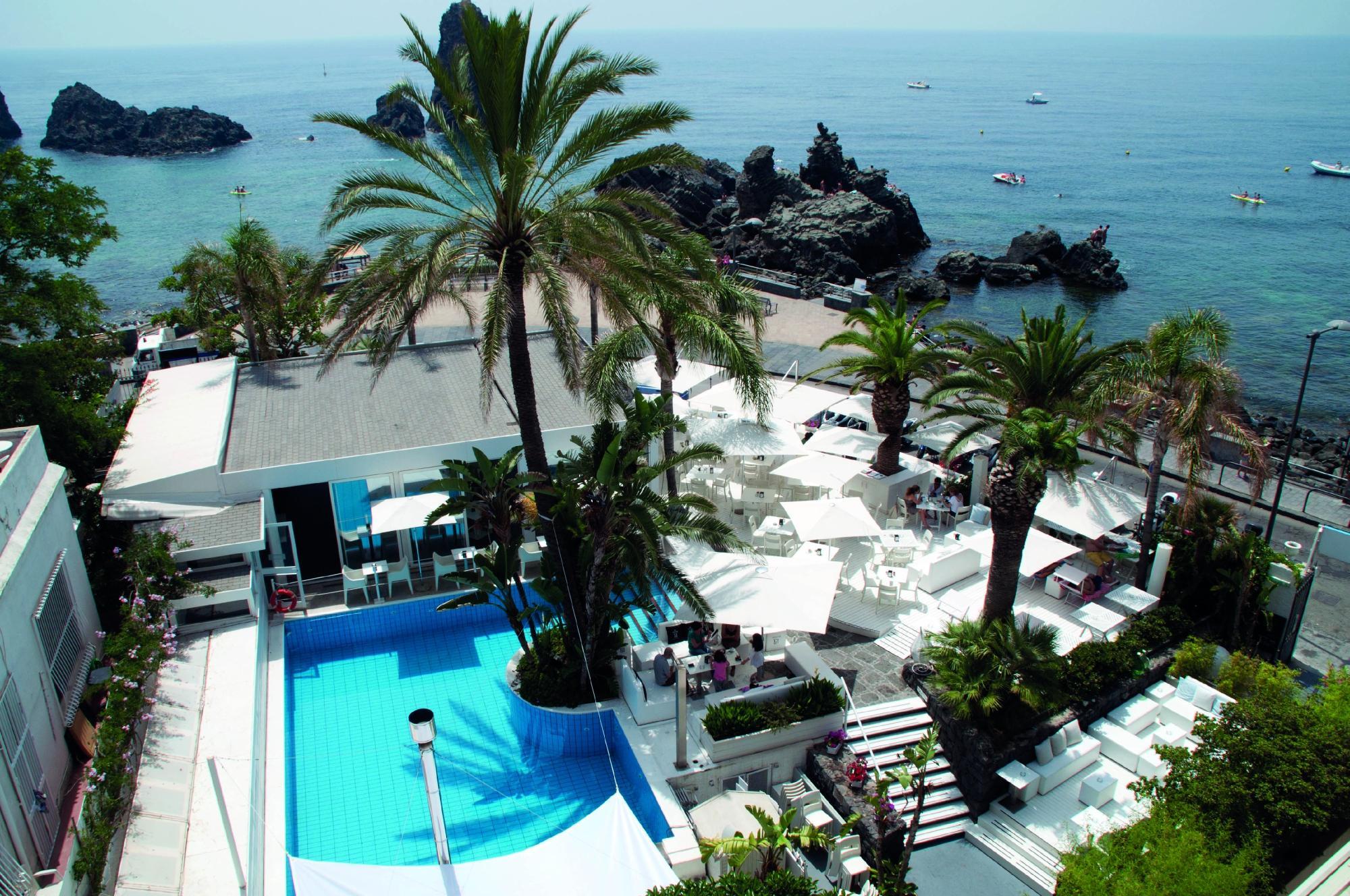 Sicilia's Cafe de Mar