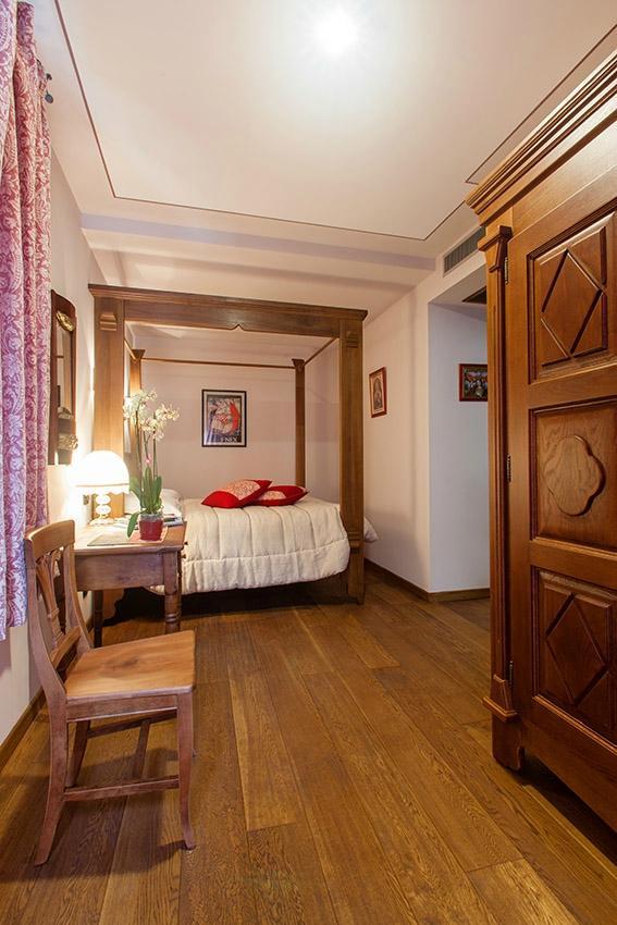 A' La Table Du Sommelier