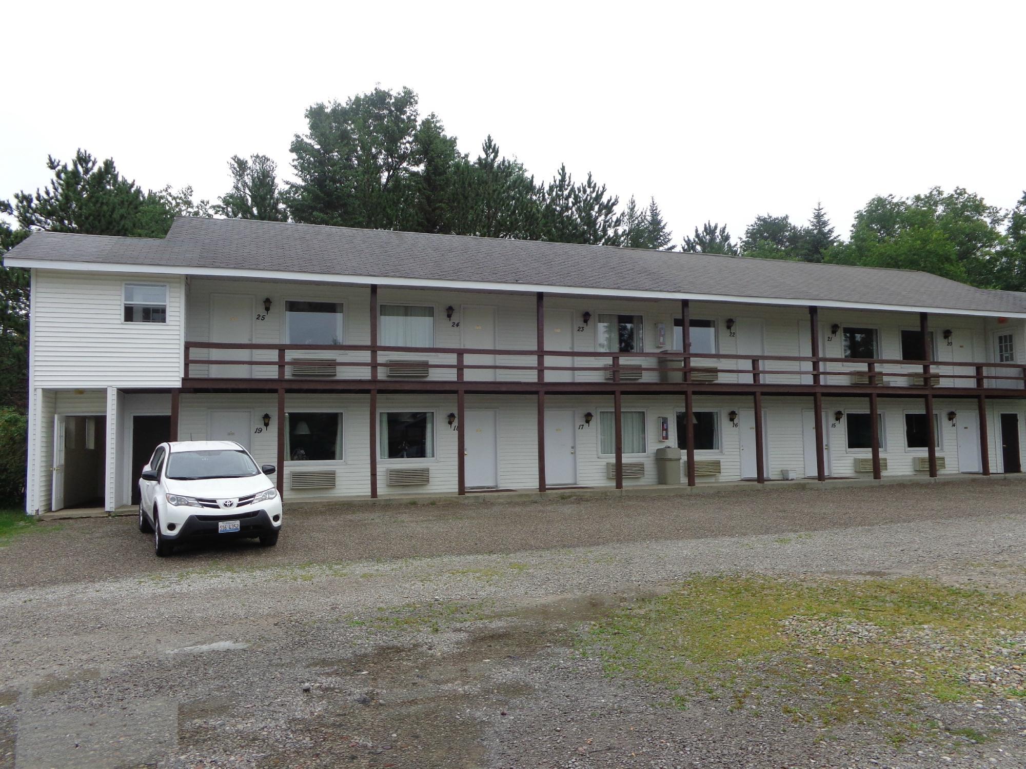 Churchill's North Country Lodge