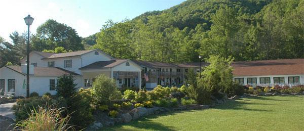 Maggie Valley Creekside Lodge