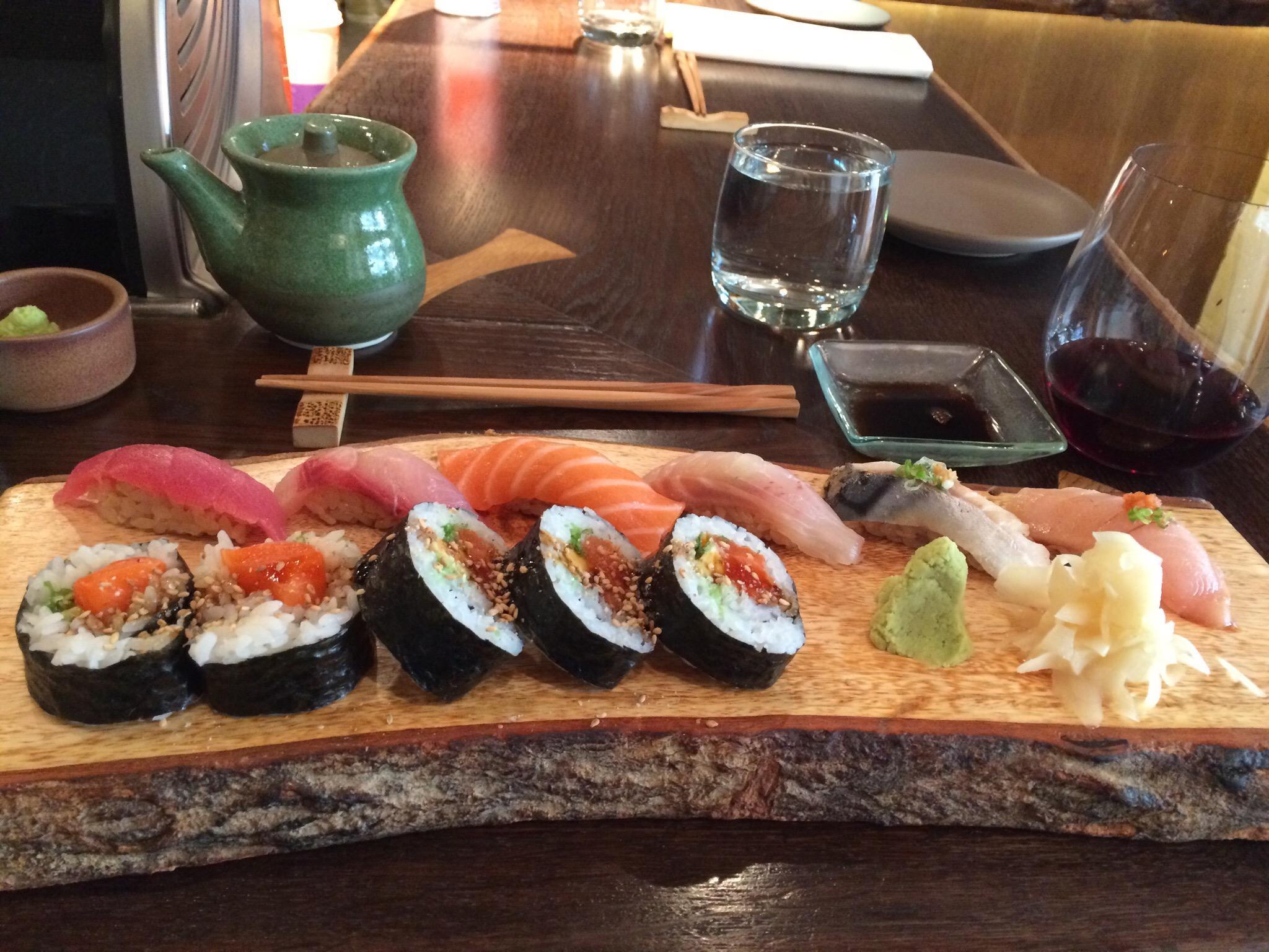 Akikos Restaurant & Sushi Bar