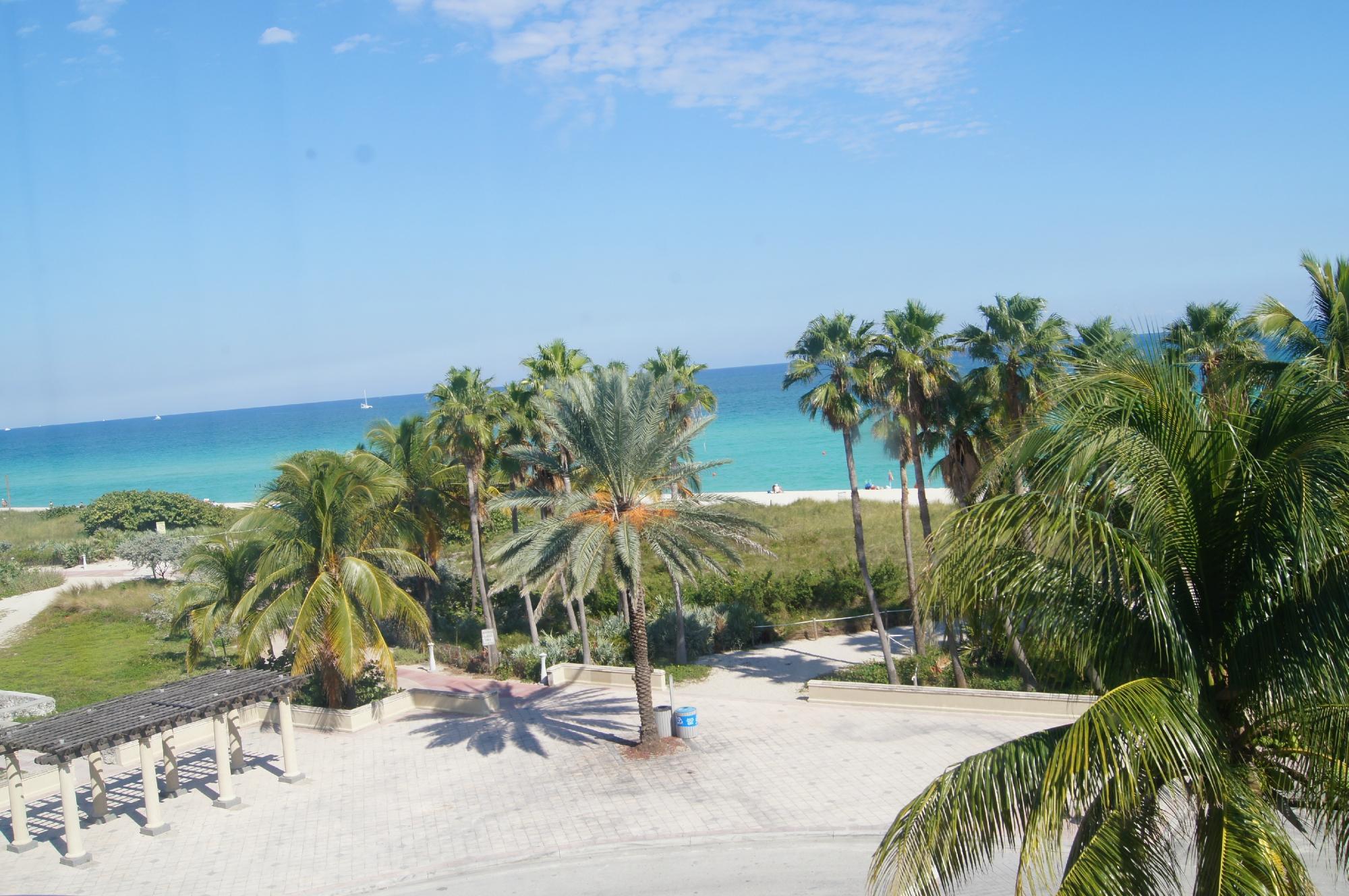 Days Resort Oceanfront Miami Beach N