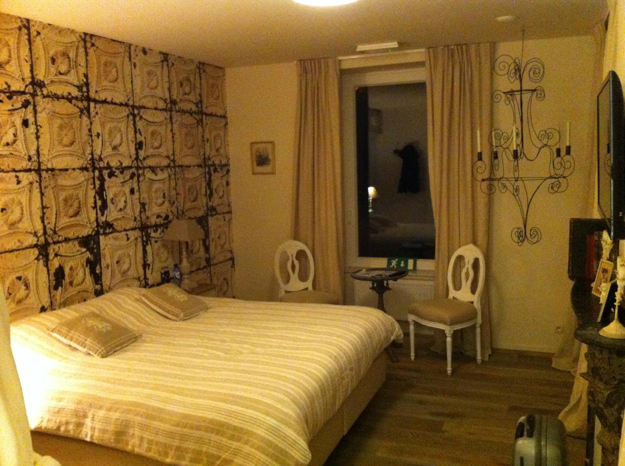 Photo by carinecroenen