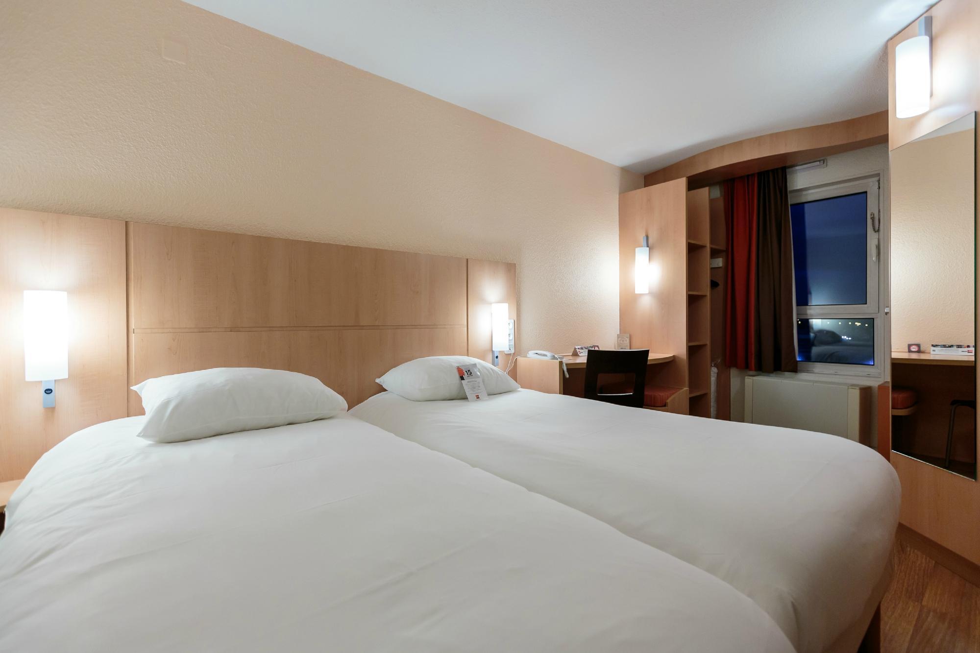 Ibis Sud Carrefour Herbet Hotel