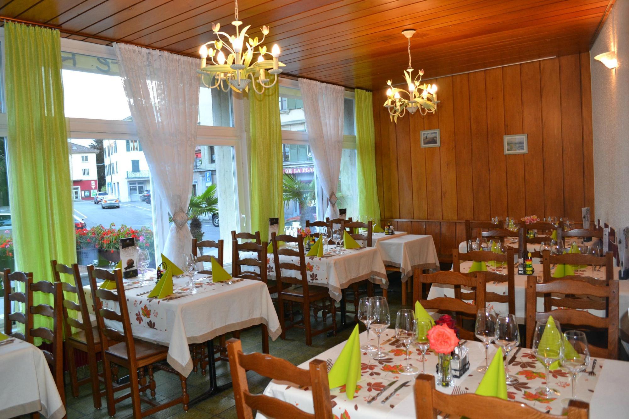 Cafe restaurant du marche