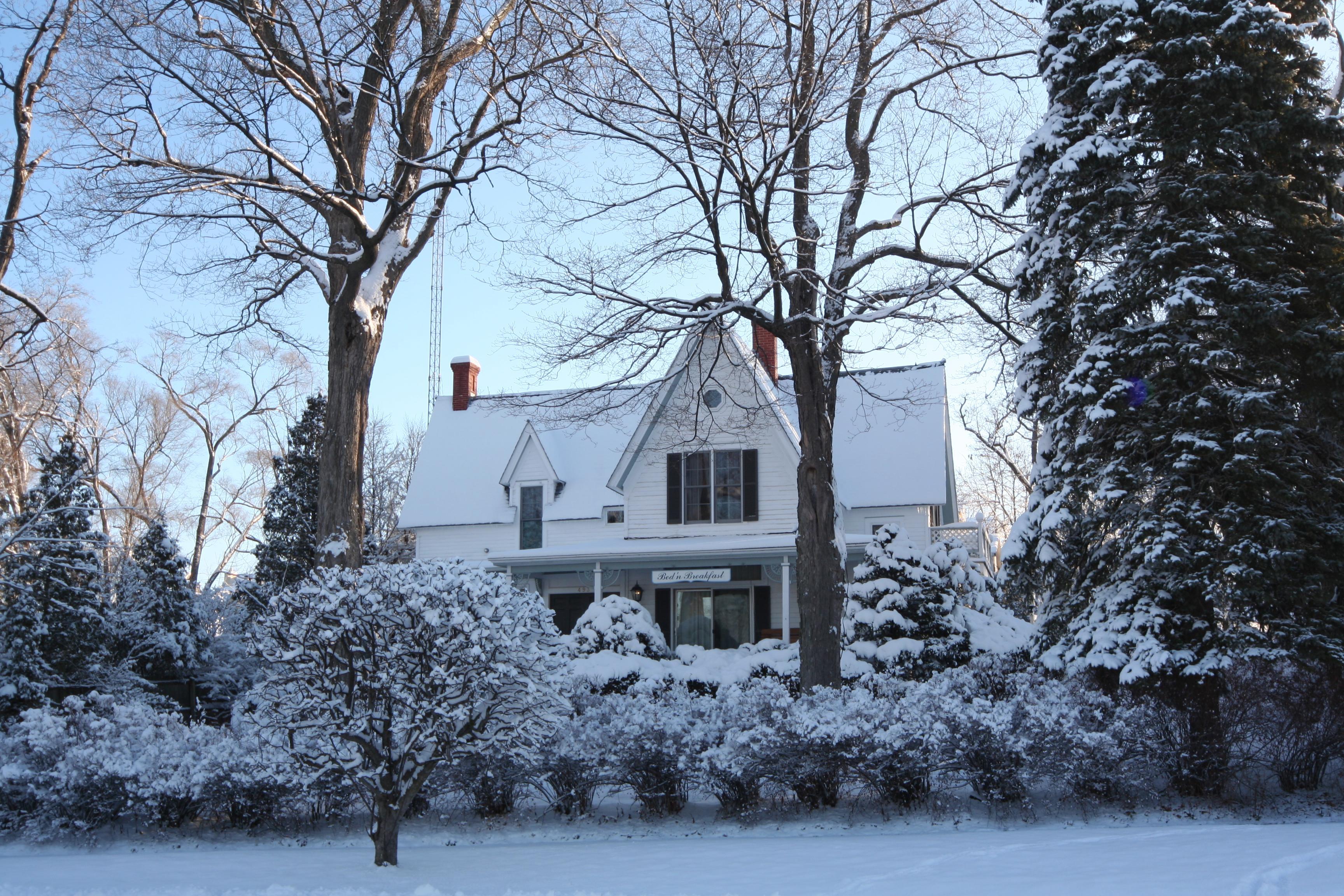 Eleven Gables Inn On the Lake