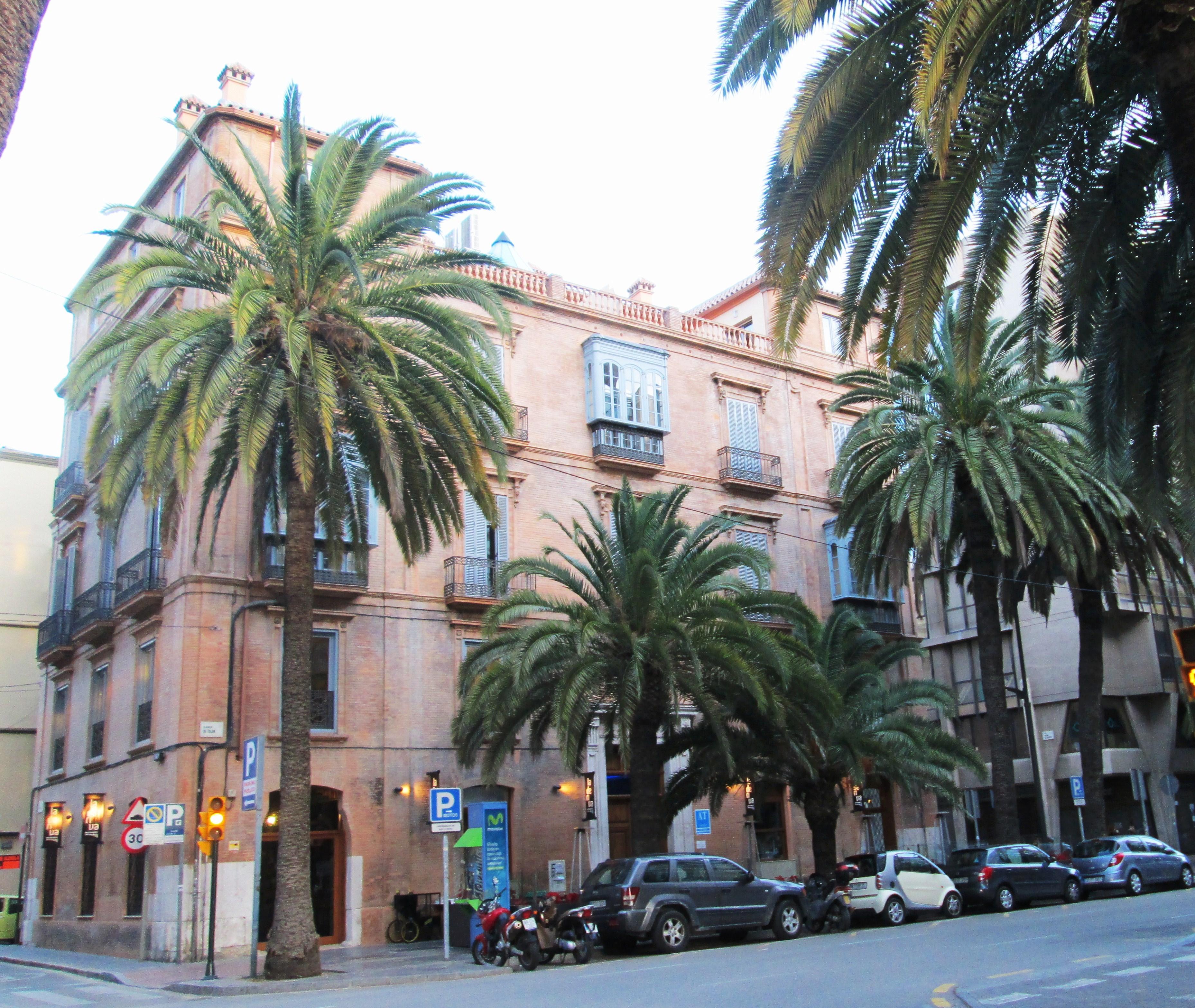 Life Apartments Alemeda Colon