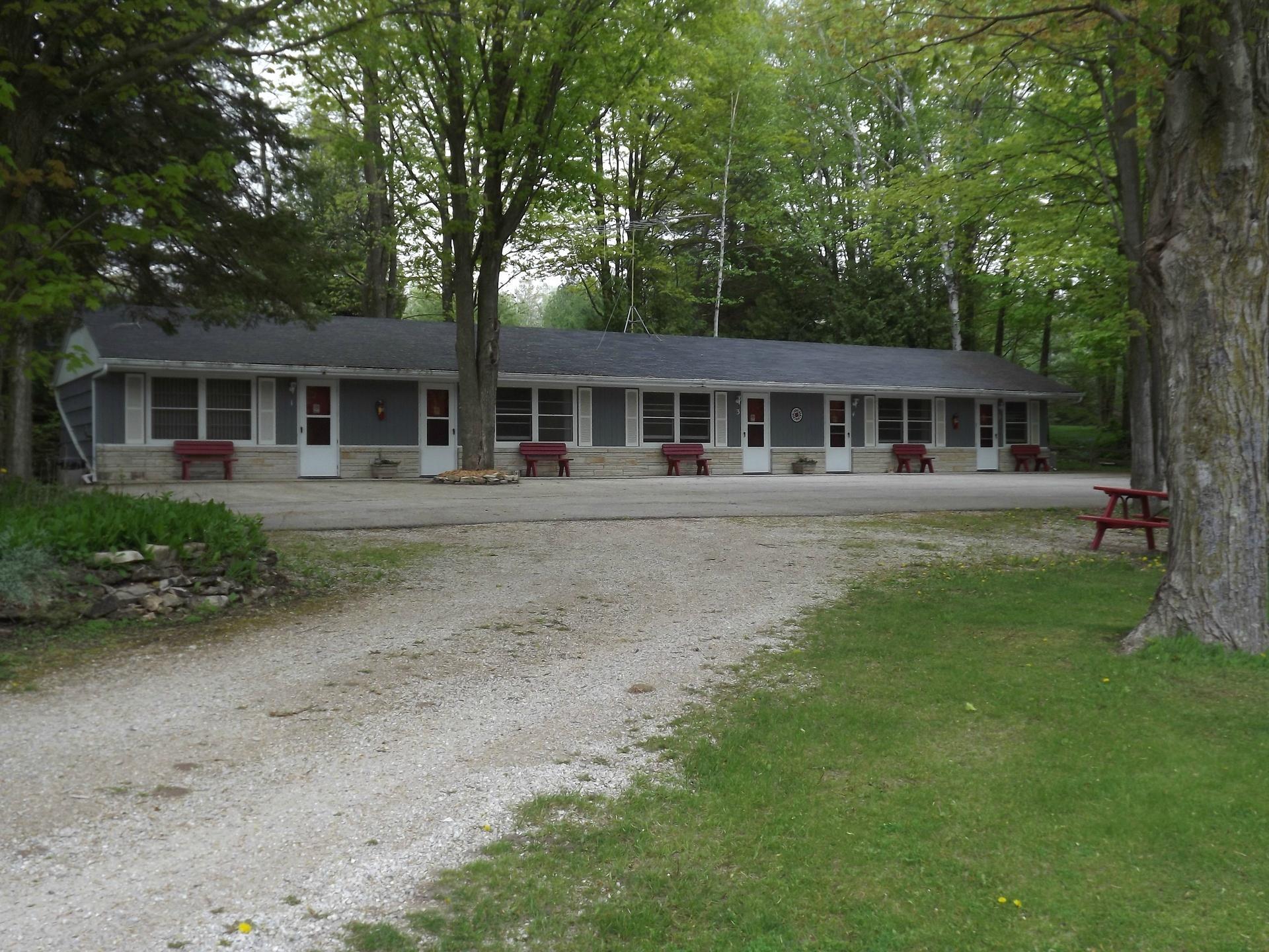 Bailey's Sunset Motel & Cottages