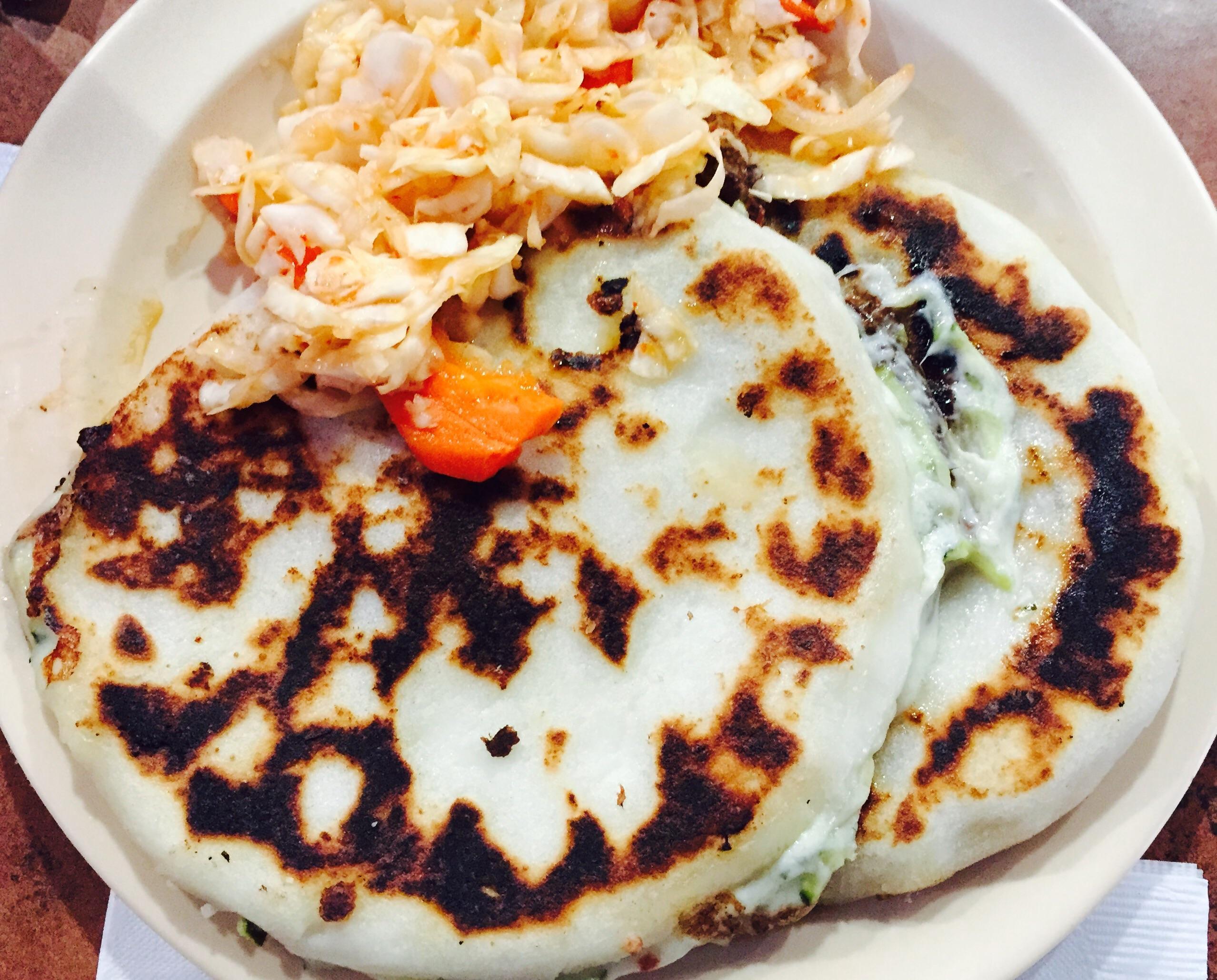 Dinora's Bakery Y Pupuseria