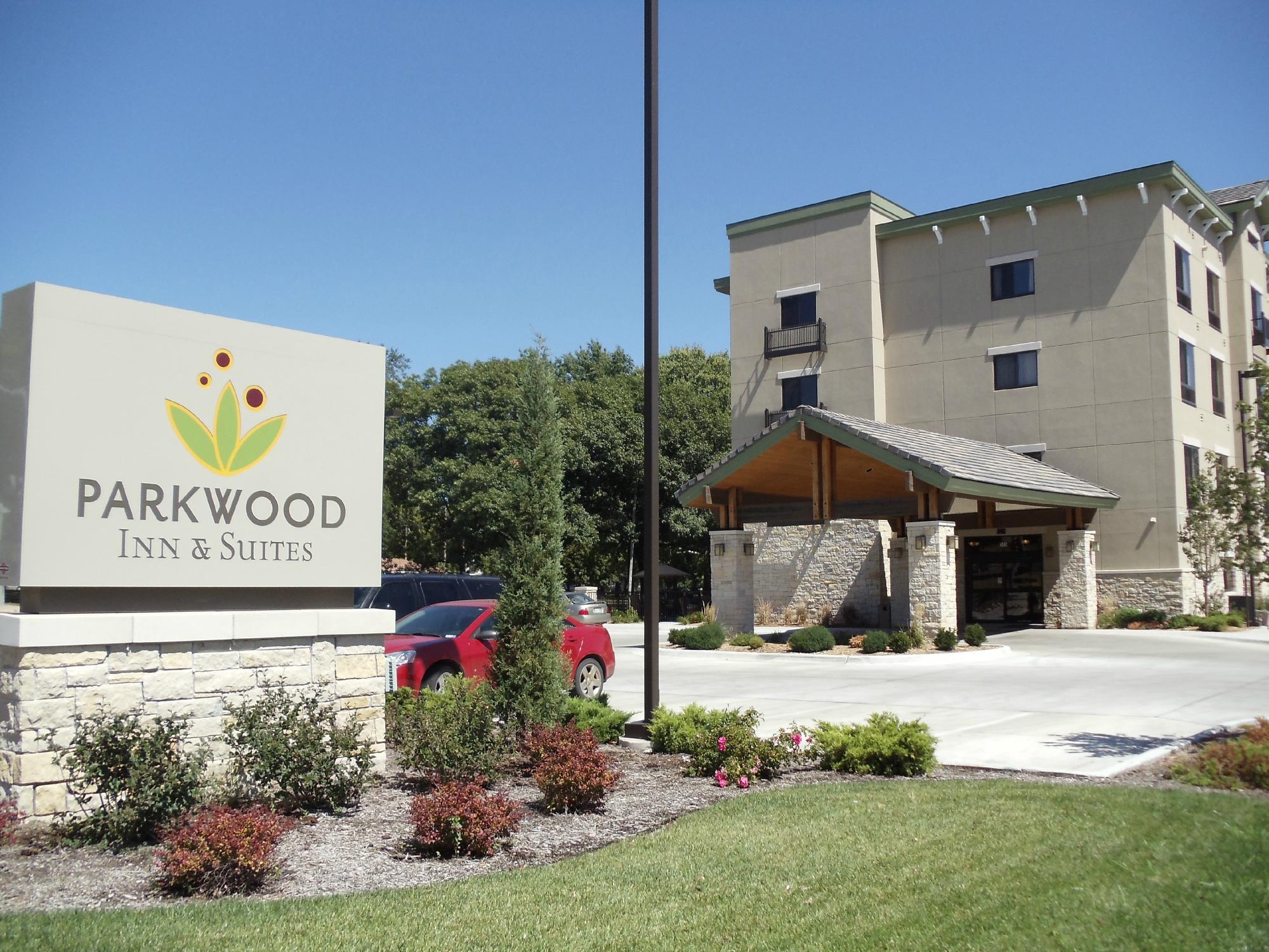 Parkwood Inn & Suites
