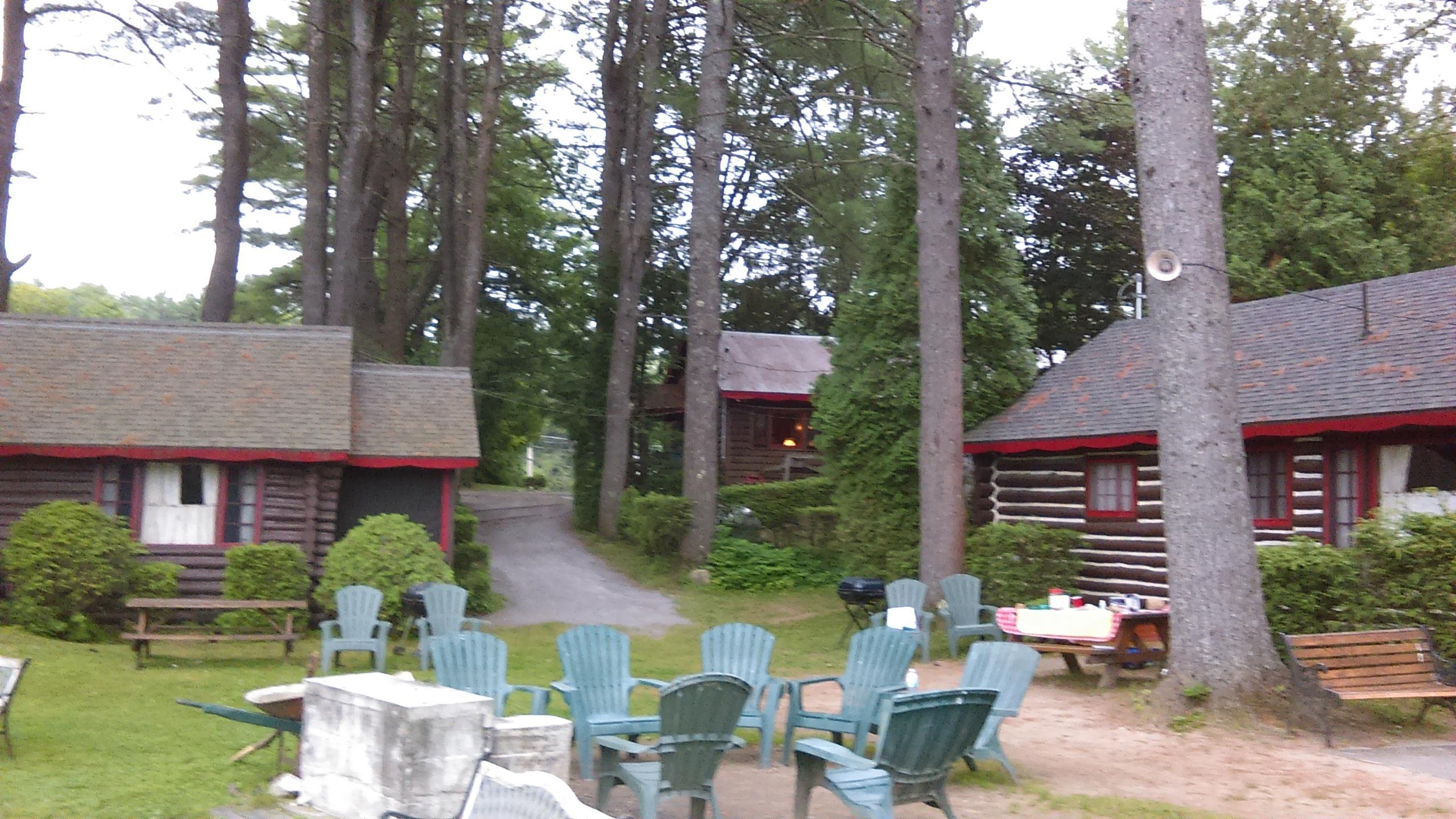 Pine Point Cottages & Motel