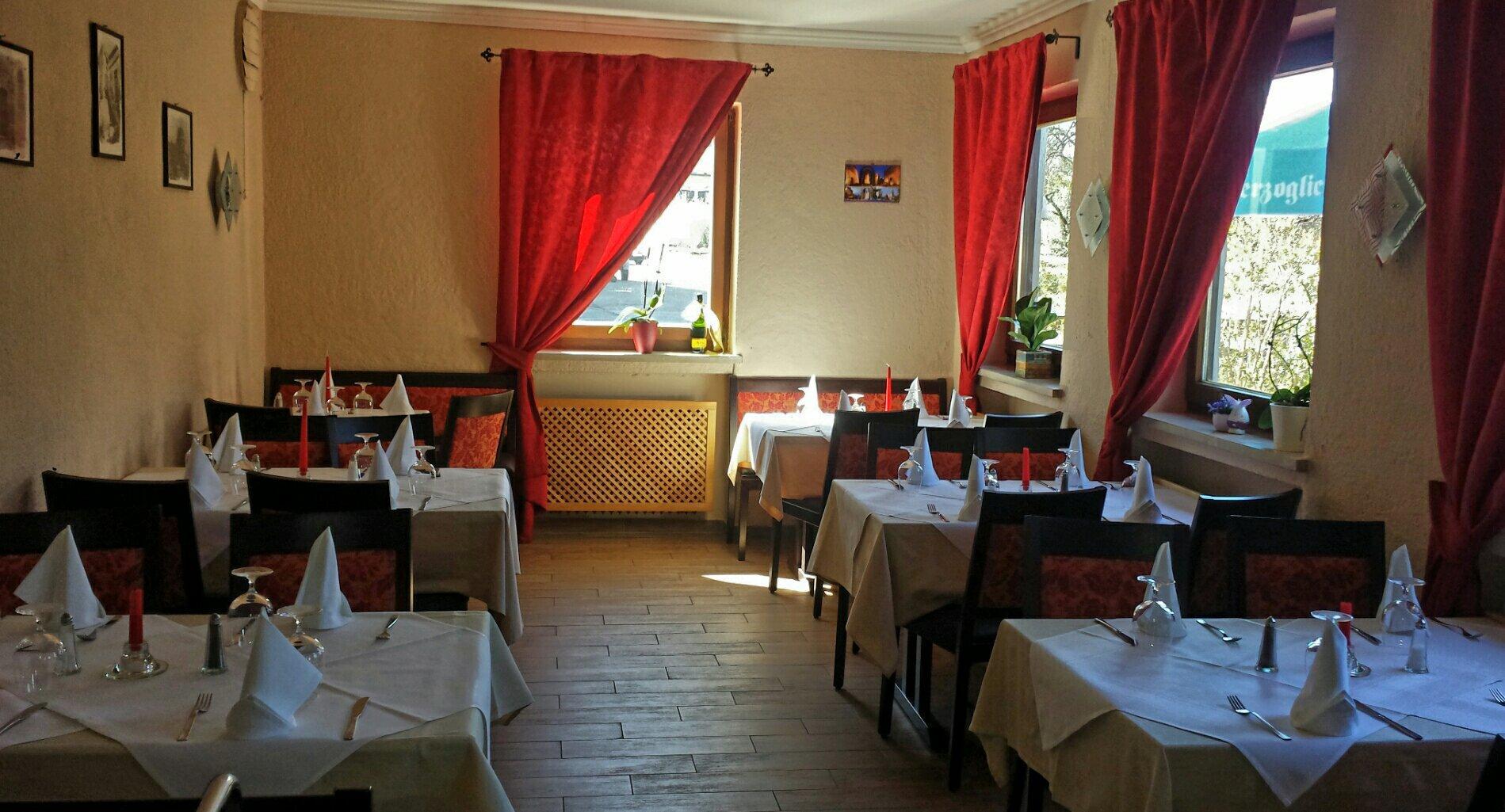 LUNA ROSSA RISTORANTE PIZZERIA