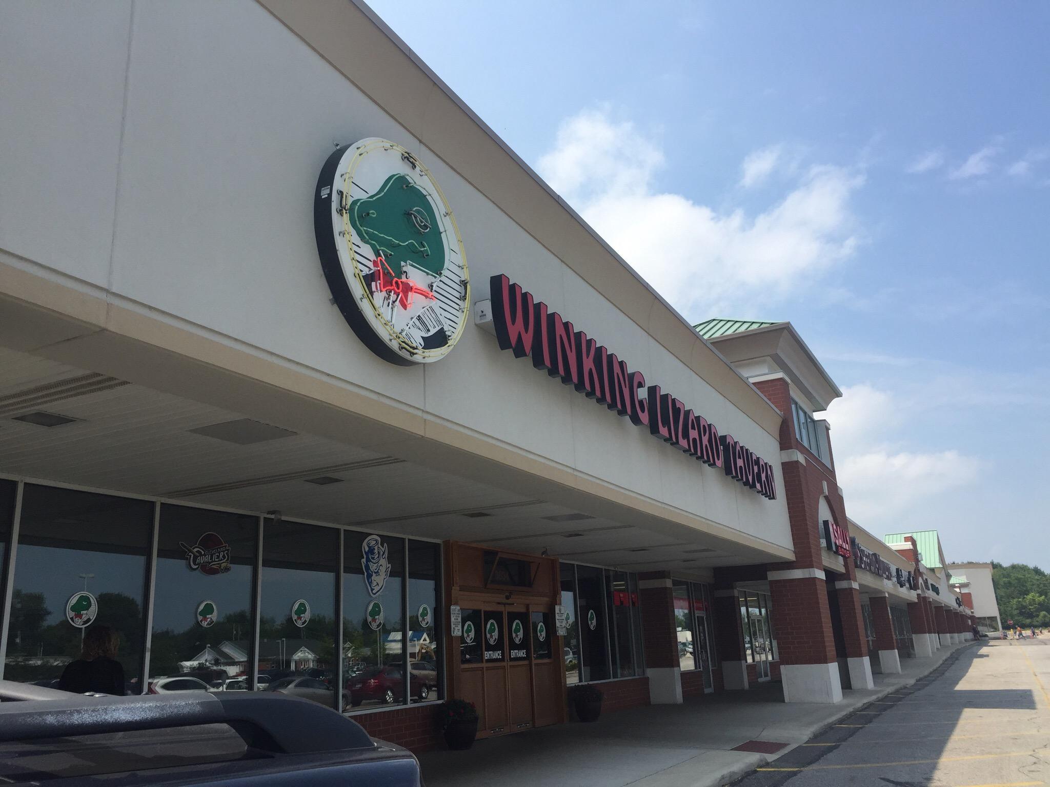 Winking Lizard Tavern