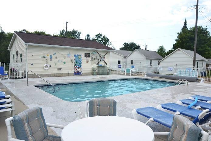 Blue Spruce & Lucky Horseshoe Motel and Cabins