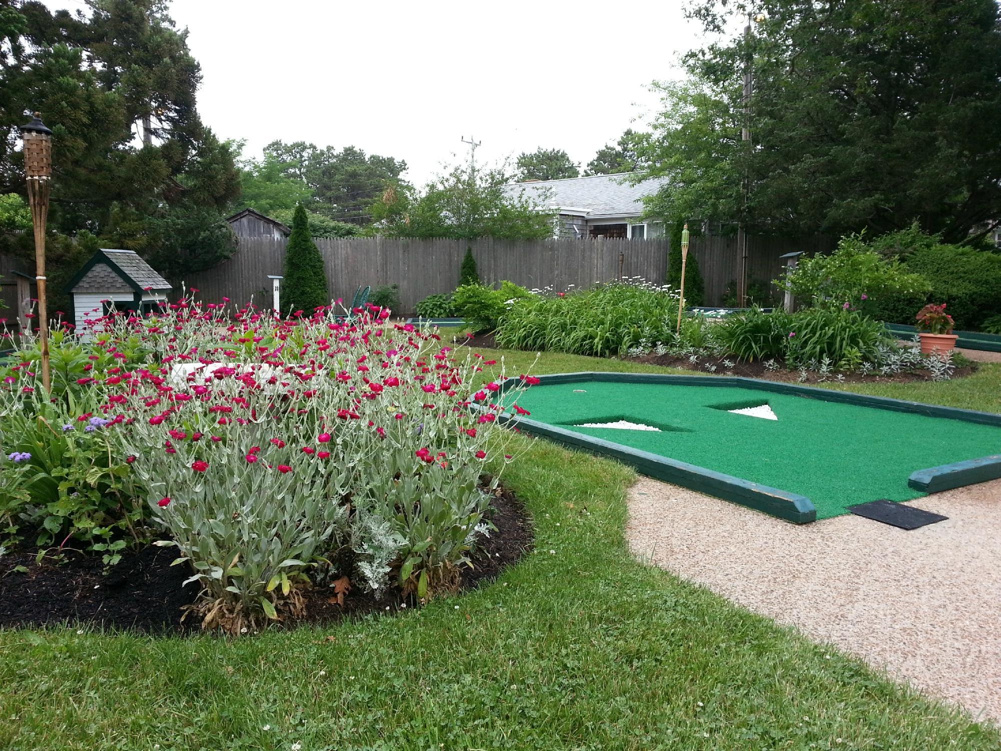 Susan's Garden Mini Golf